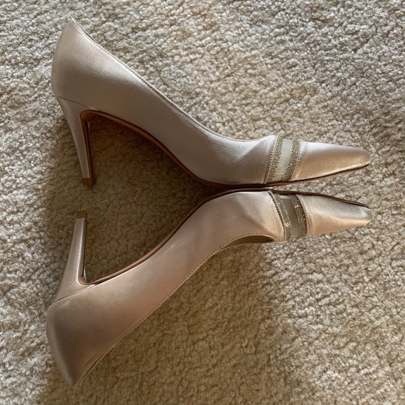 Stuart Weitzman gold 👠 - Picture 6 of 15